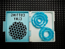 Load image into Gallery viewer, Medium range - Chyrsanthemum