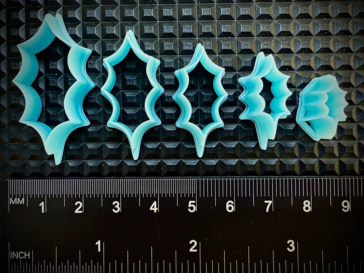 Medium range - Holly Leaves
