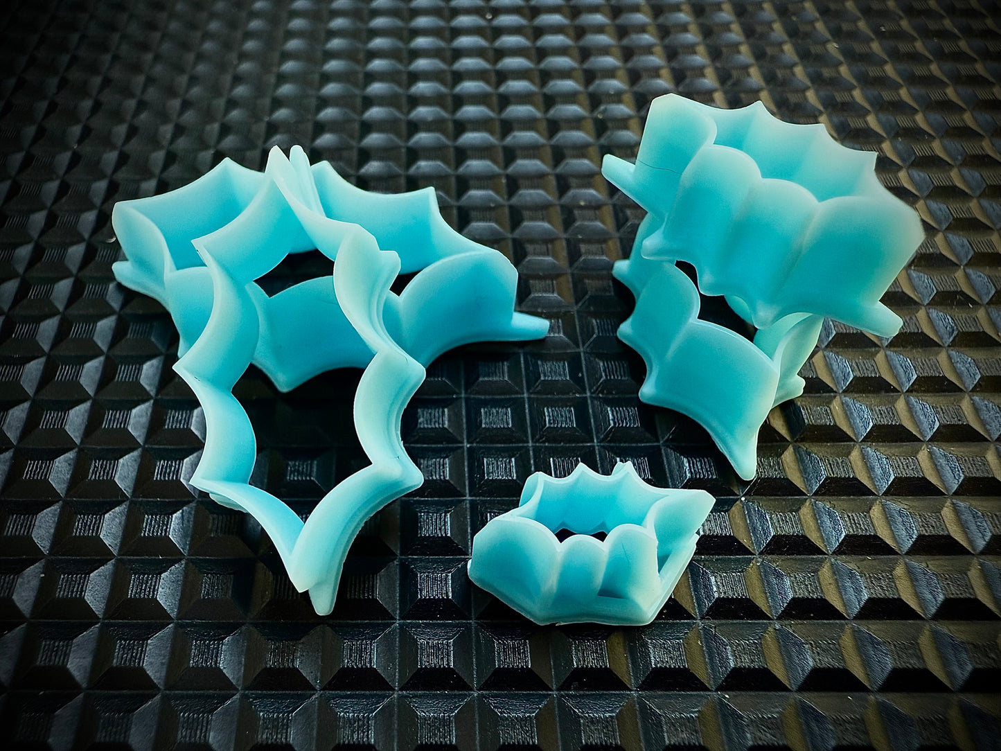 Medium range - Holly Leaves