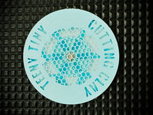 Cargar imagen en el visor de la galería, Teeny Tiny - Crisantemo
