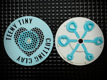 Cargar imagen en el visor de la galería, Teeny Tiny - Conjunto de corazones
