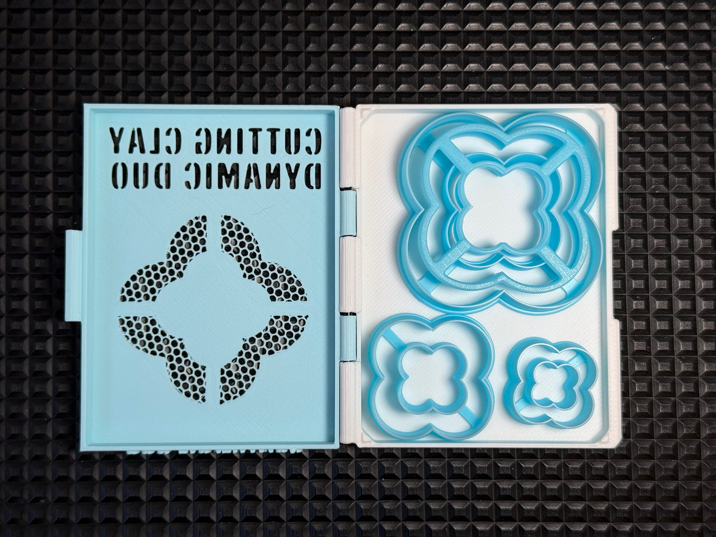 DYNAMIC DUO - Quatrefoil