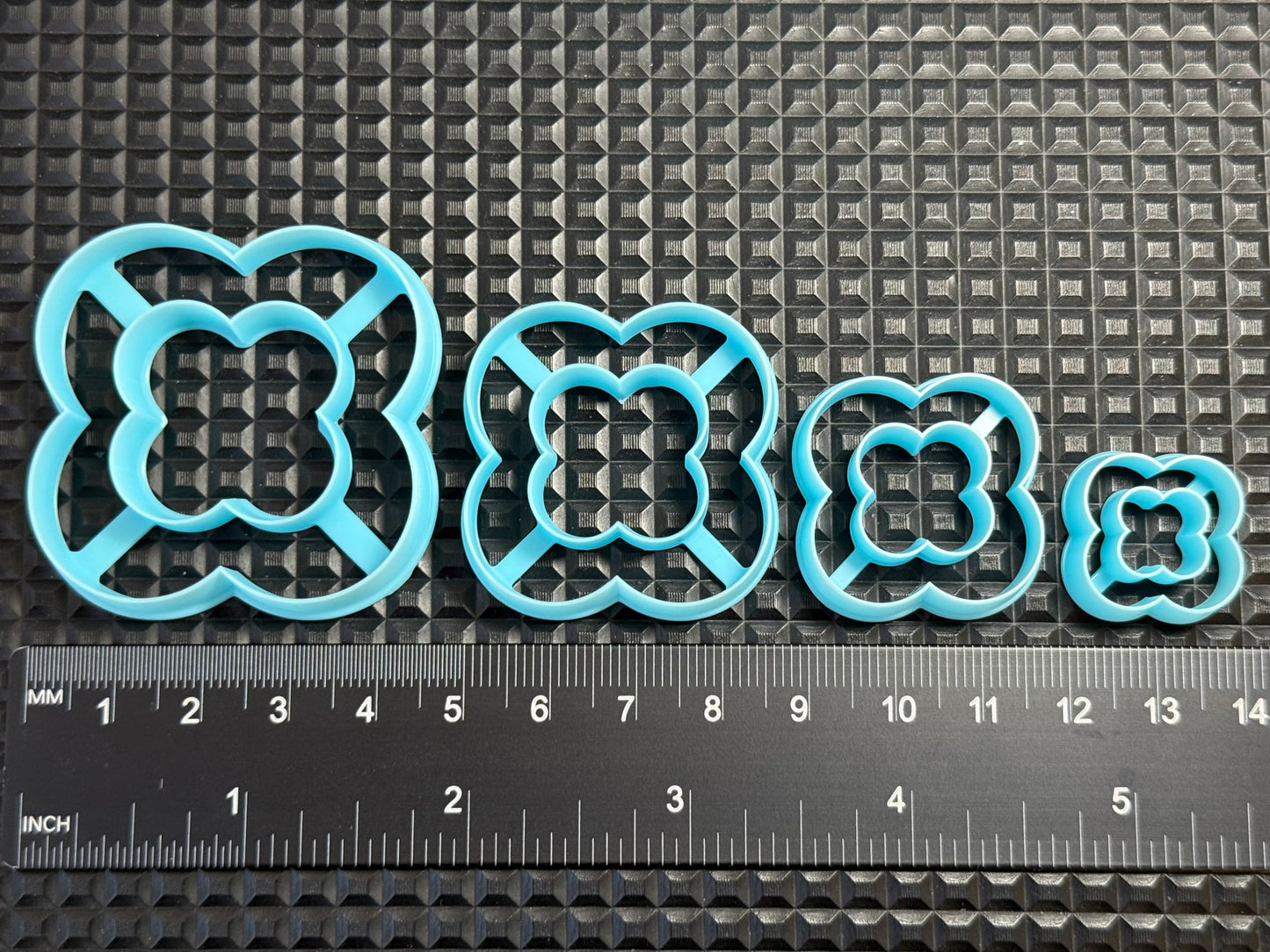 DYNAMIC DUO - Quatrefoil