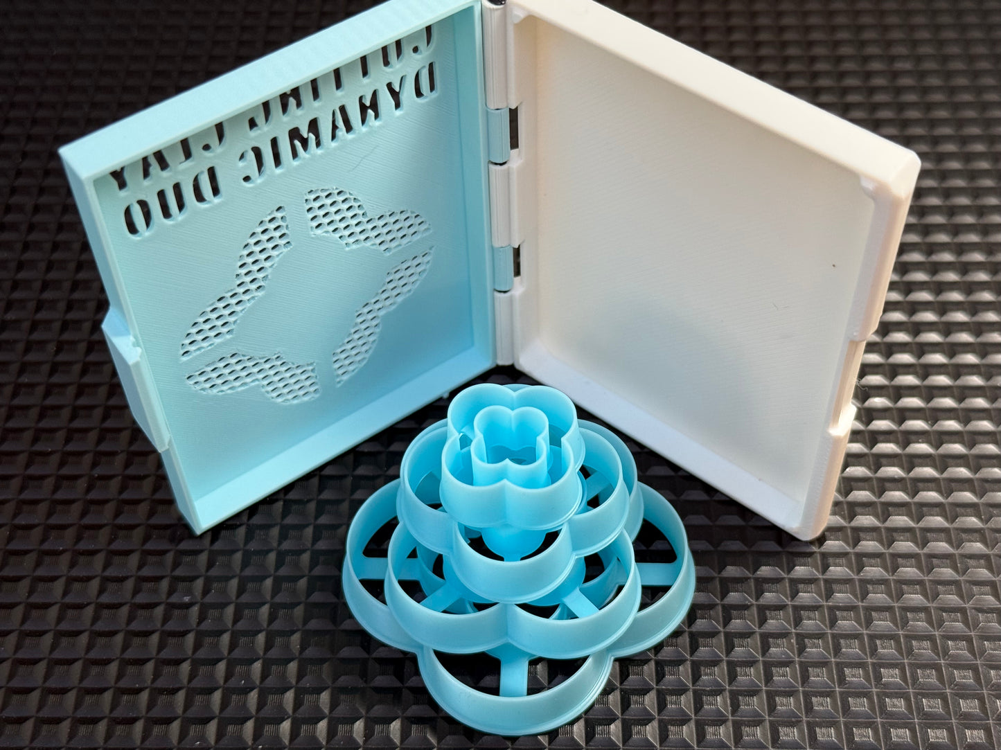 DYNAMIC DUO - Quatrefoil