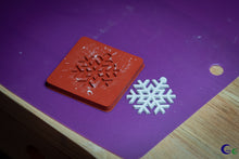 Load image into Gallery viewer, Foldy Mouldy - Snowflake 30 mm
